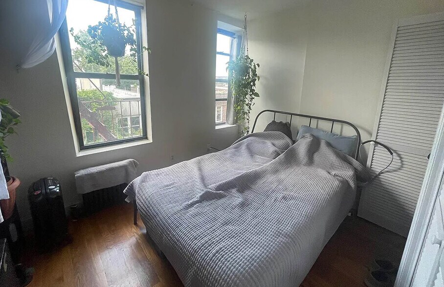 More Photos Of 2374 29th St, Astoria Apartments For Sale