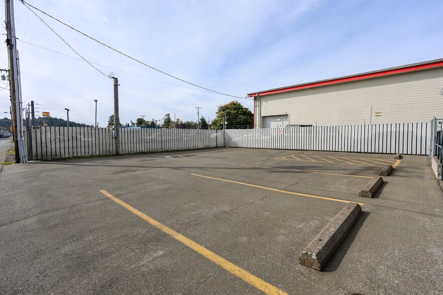 More Photos Of 137 Hall Ave, Coos Bay Office For Sale