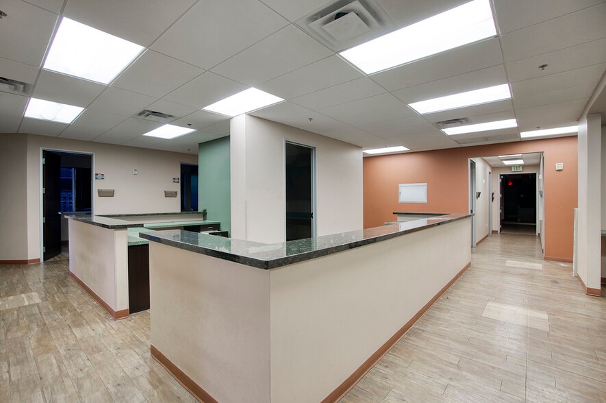 More Photos Of 16222 N 59th Ave, Glendale Unknown For Lease