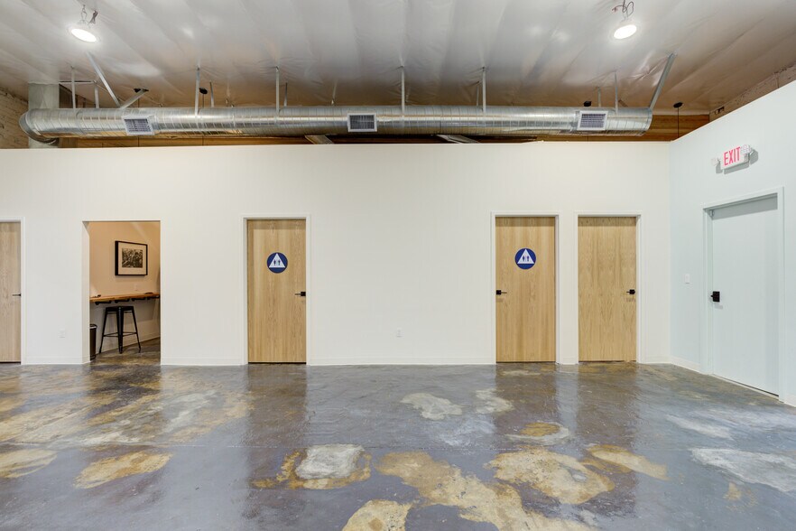 More Photos Of 2616 W Jefferson Blvd, Los Angeles Showroom For Sale