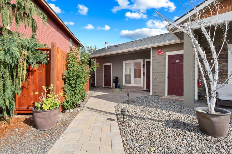 More Photos Of 701 Fountain Blvd, Zillah Hotel For Sale