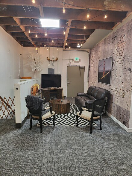 More Photos Of 7451 Monterey St, Gilroy Storefront Retail Office For Sale