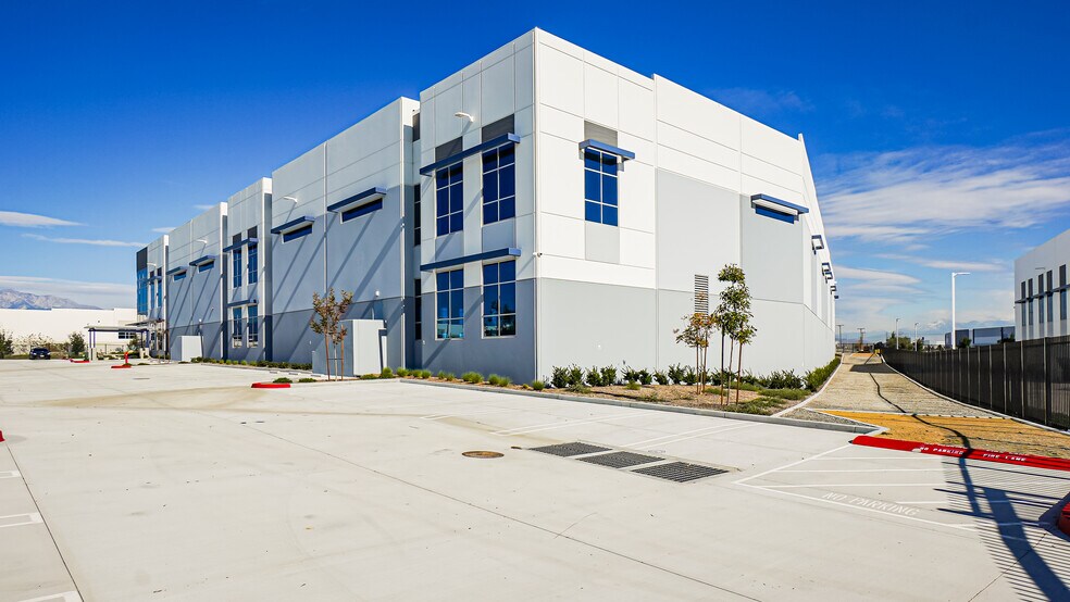 More Photos Of 14935 Limonite Ave, Eastvale Unknown For Lease