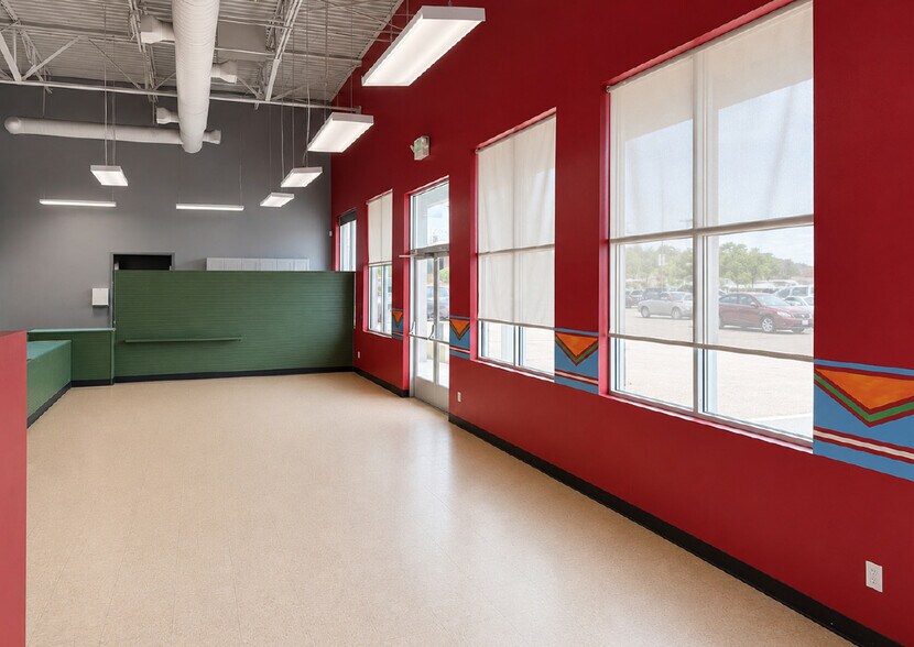 More Photos Of 3001 S Saint Francis Dr, Santa Fe Freestanding For Lease