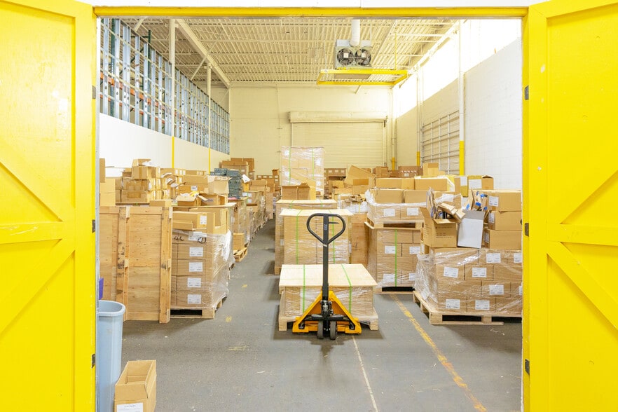 More Photos Of 202-206 Pegasus Ave, Northvale Warehouse For Lease