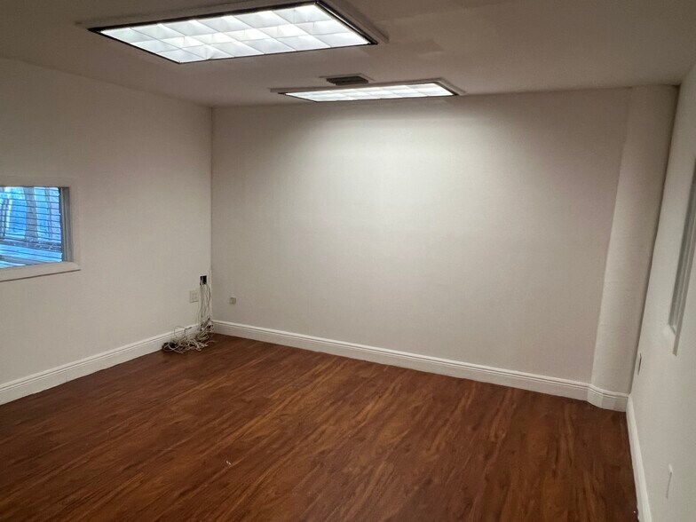More Photos Of 570-574 NW 26th St, Miami Showroom For Lease