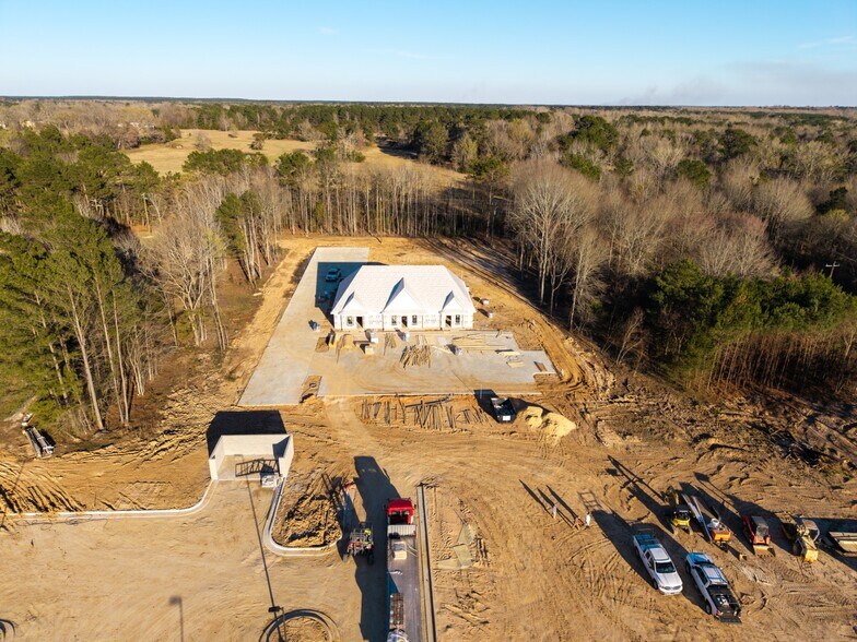 More Photos Of 225 Breck Dr, Stonewall Office For Lease