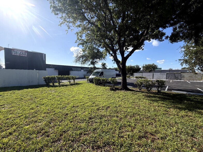 More Photos Of 1815 10th Ave N, Lake Worth Beach Warehouse For Lease