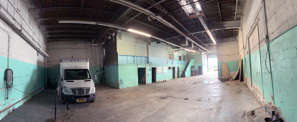 More Photos Of 2501-2515 Newbold Ave, Bronx Warehouse For Lease
