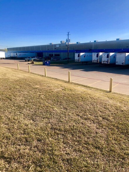 More Photos Of 4884 Duncanville Rd, Dallas Warehouse For Lease