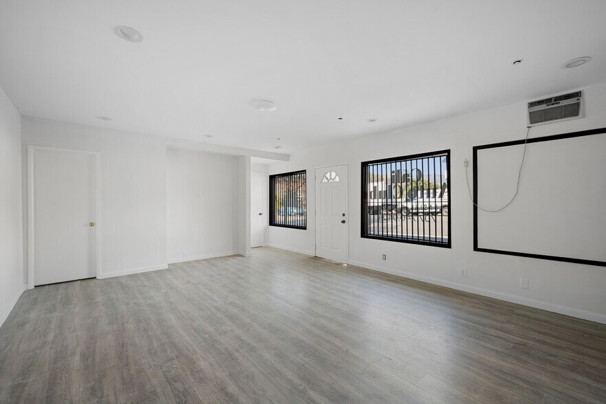 More Photos Of 7798 Foothill Blvd, Tujunga Freestanding For Sale