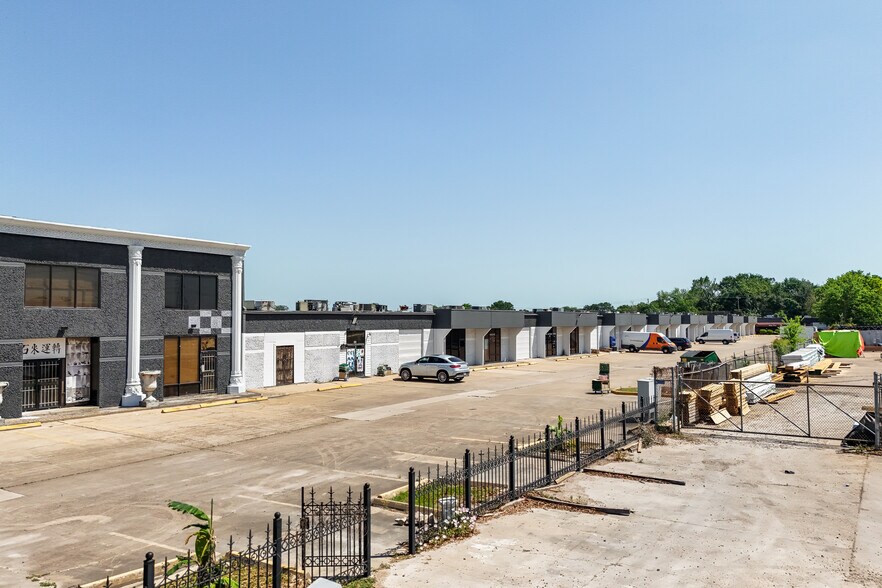 More Photos Of 9931 Harwin Dr, Houston Warehouse For Lease