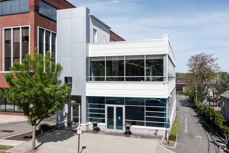 Primary Photo Of 104 Grand Ave, Englewood Medical For Lease