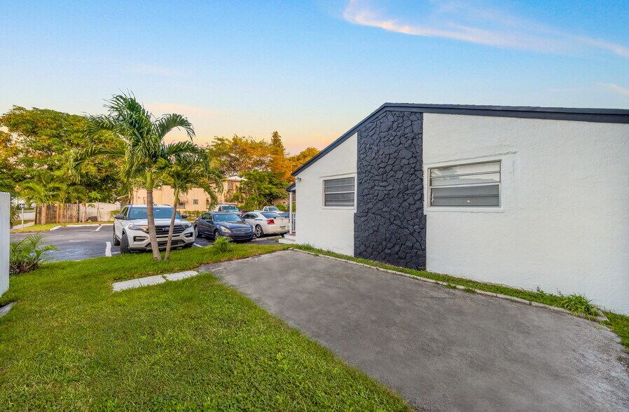 More Photos Of 2314 Polk St, Hollywood Apartments For Sale