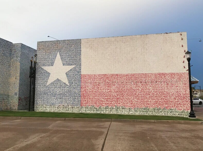More Photos Of 132 Nacogdoches St, Center Storefront Retail Residential For Sale