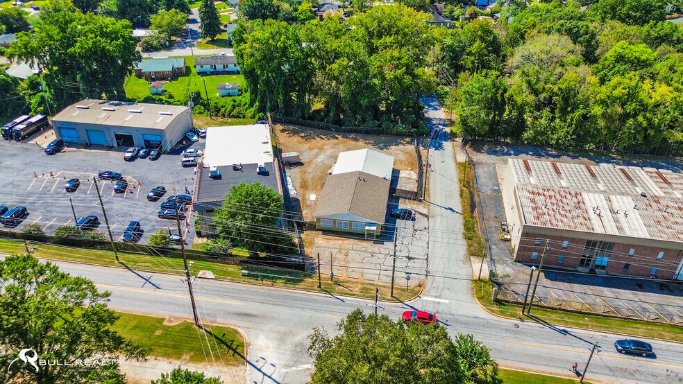 More Photos Of 1464 Willingham Dr, East Point Light Distribution For Sale