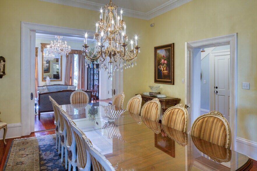 More Photos Of 14 E Taylor St, Savannah Specialty For Sale