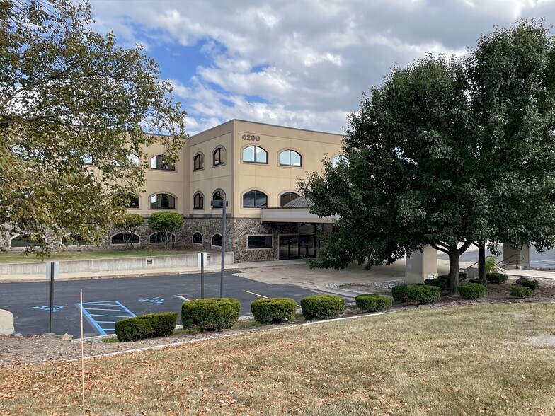 More Photos Of 4200 Fashion Square Blvd, Saginaw Coworking Space