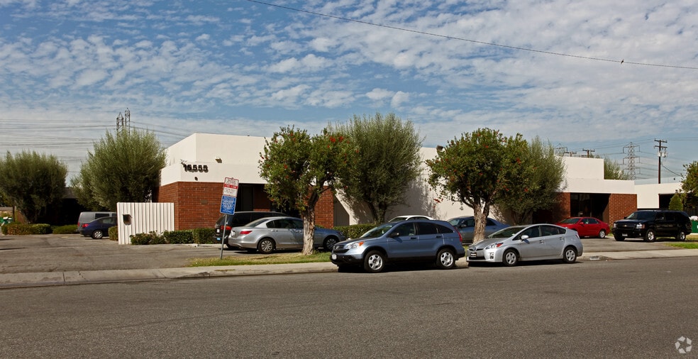 Primary Photo Of 15555-15557 Texaco Ave, Paramount Warehouse For Lease