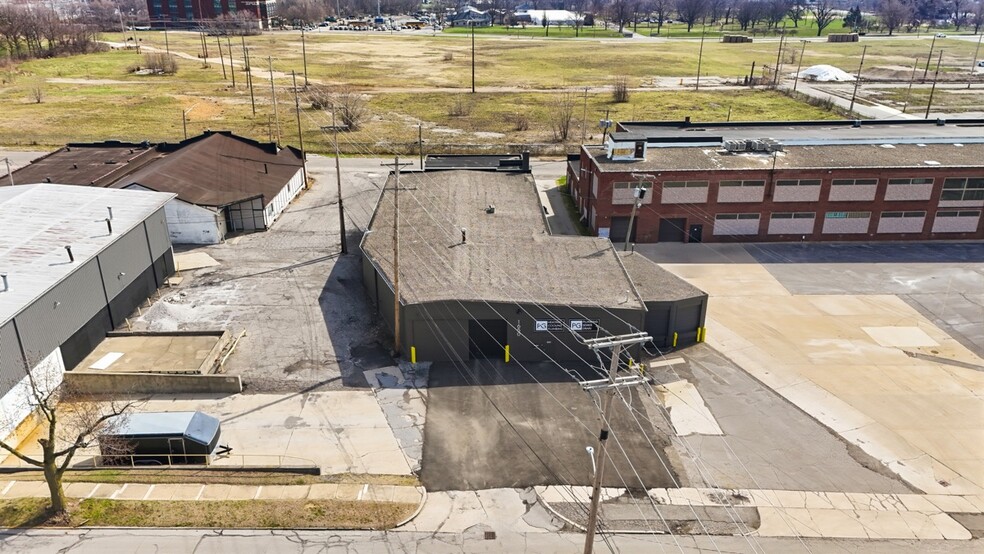 More Photos Of 1650 Cass St, Fort Wayne Warehouse For Sale