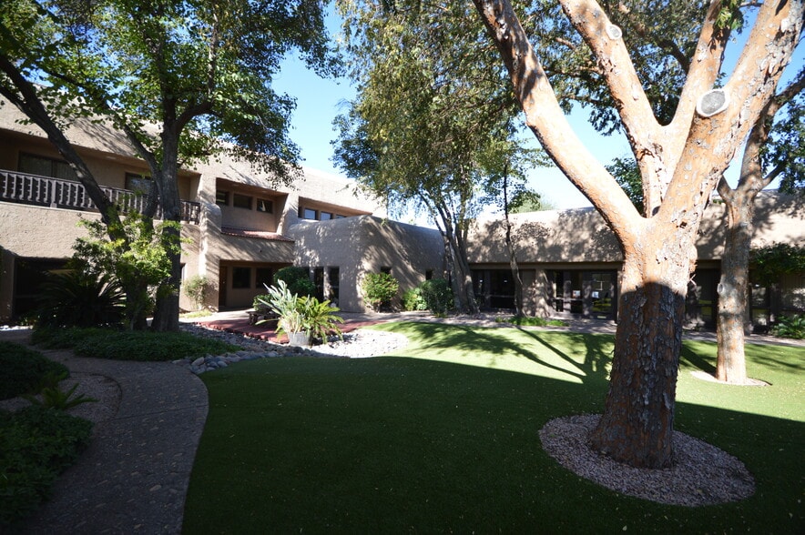 More Photos Of 8433 N Black Canyon Fwy, Phoenix Office For Lease