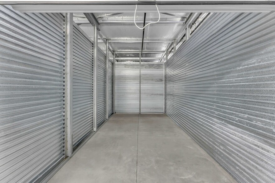 More Photos Of 1663 Moore Ave, Portland Self Storage For Sale