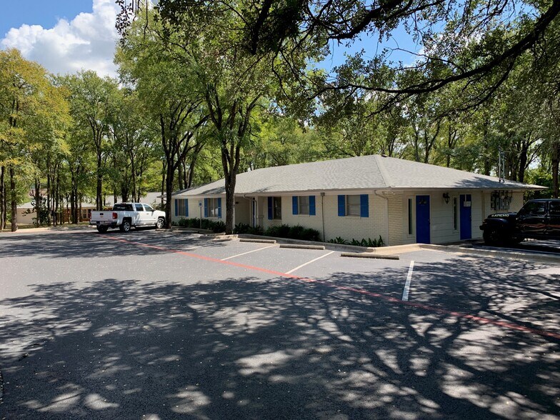 More Photos Of 207 Lake Rd, Belton Office For Lease