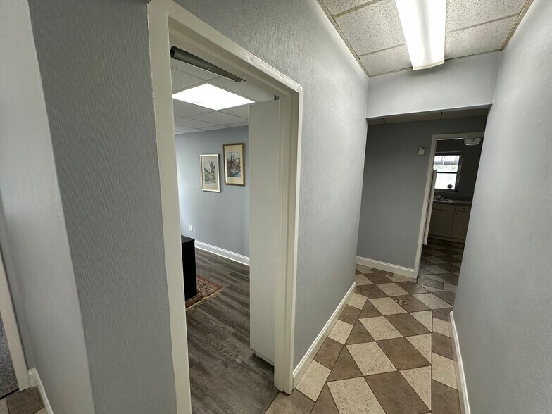 More Photos Of 6100 N Nebraska Ave, Tampa Office For Lease