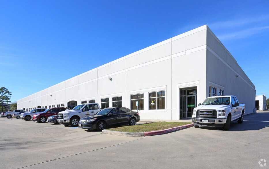 More Photos Of 5210-5244 N Sam Houston Pky E, Houston Unknown For Lease