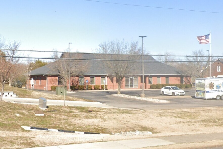 Primary Photo Of 150 Albert Gallatin Ave, Gallatin Medical For Sale