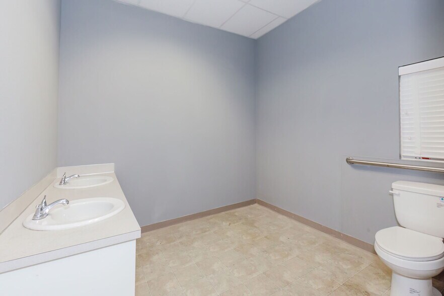 More Photos Of 1415 Lumsden Rd, Port Orchard Warehouse For Sale