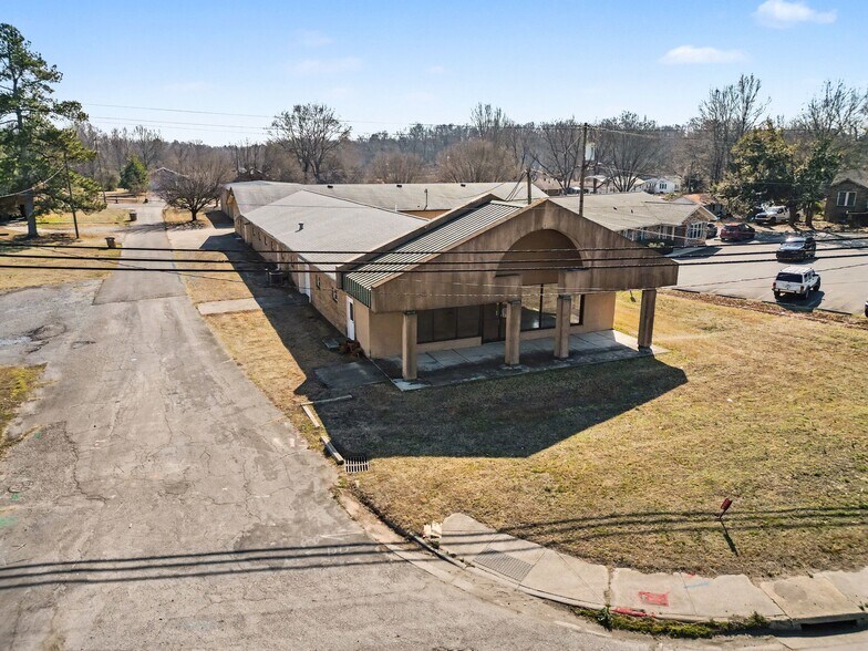 More Photos Of 6402 W Marshville Blvd, Marshville Showroom For Lease