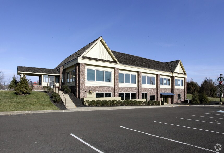 More Photos Of 2600 S Eagle Rd, Newtown Unknown For Lease