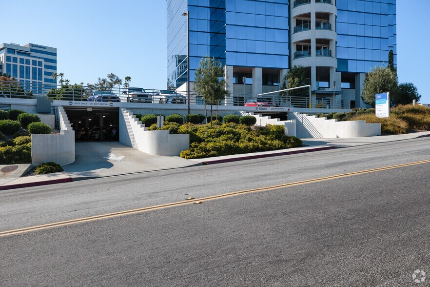 More Photos Of 5880 Oberlin Dr, San Diego Office For Sale