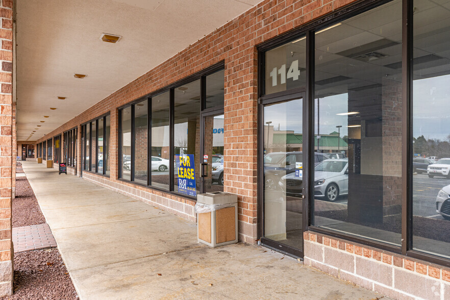 More Photos Of 1030 Forrest Ave, Dover Unknown For Lease