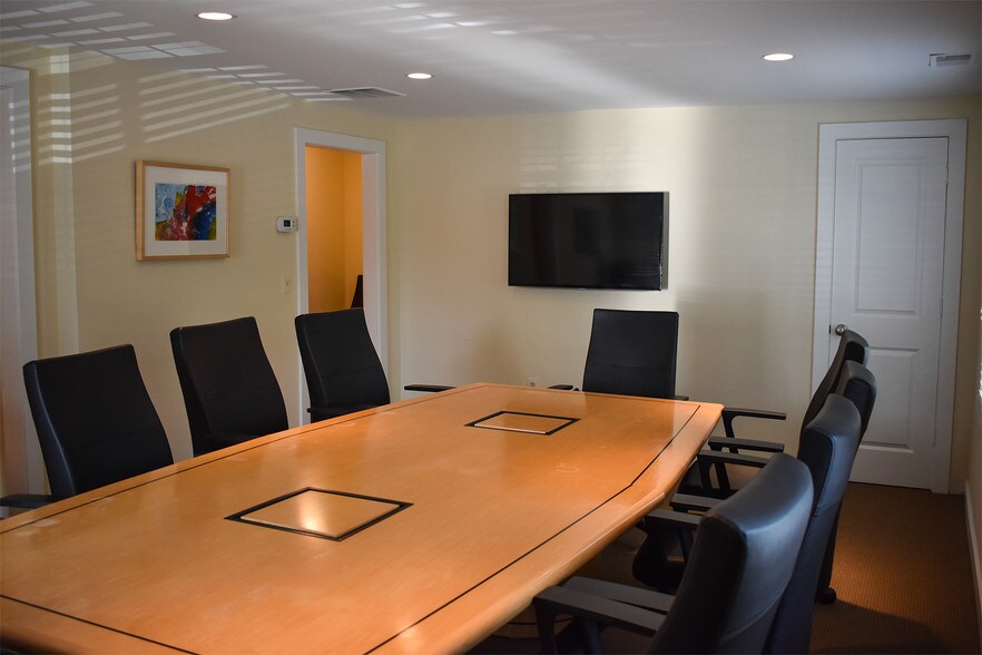 More Photos Of 6124 MacArthur Blvd, Bethesda Restaurant For Sale