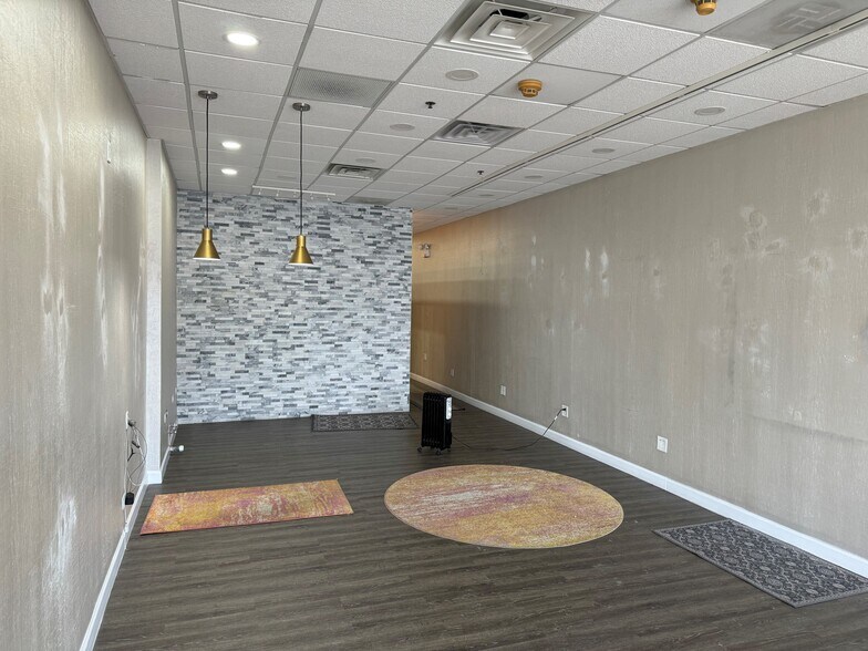 More Photos Of 3315 W 115th St, Merrionette Park General Retail For Lease