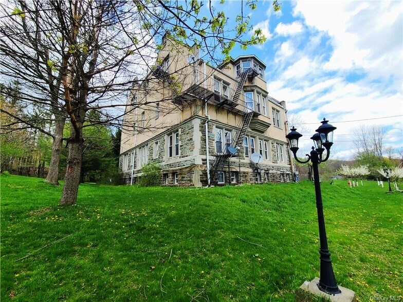 More Photos Of 48 Loomis Village Rd, Liberty Apartments For Sale