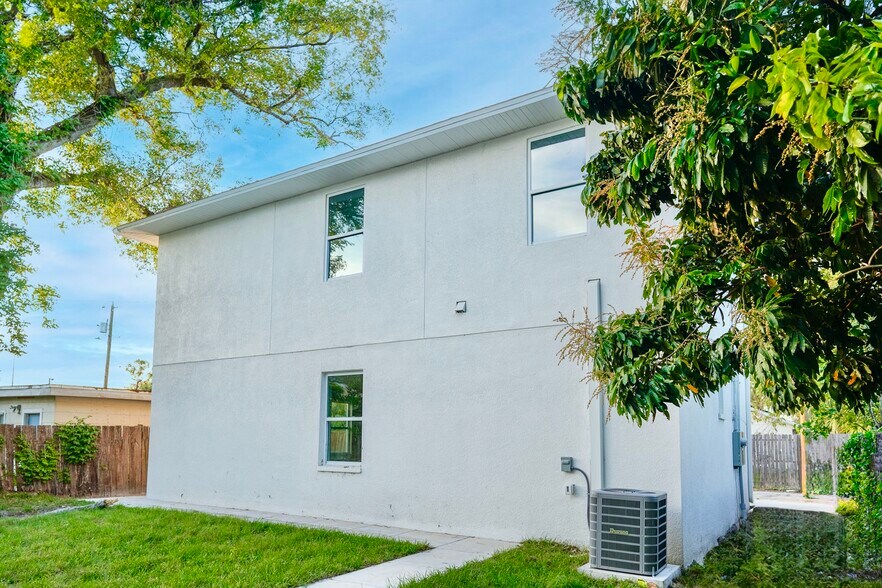 More Photos Of 1919 30th Ave N, Saint Petersburg Specialty For Sale