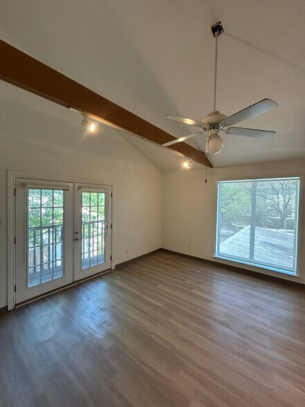 More Photos Of 4916 Kelvin Dr, Houston Coworking Space