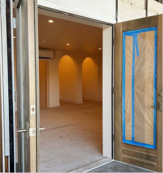 More Photos Of 121 E Mason St, Santa Barbara Warehouse For Lease