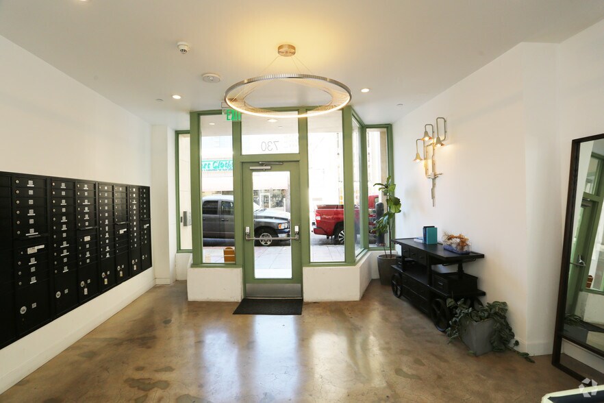 More Photos Of 730 S Los Angeles St, Los Angeles Apartments For Lease