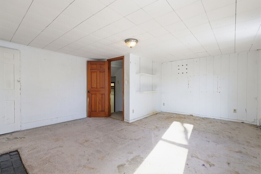 More Photos Of 2695 Main St, Lawrence Apartments For Sale