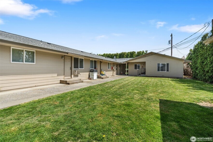 More Photos Of 1011-1015 S 48th Ave, Yakima Apartments For Sale