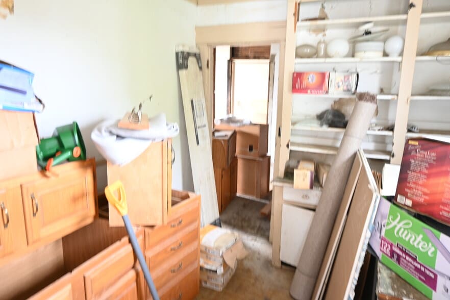 More Photos Of 937 W Wooster Rd, Barberton Storefront Retail Residential For Sale
