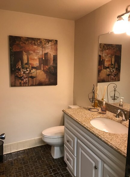 More Photos Of 529 Greene Ave, Green Bay Office For Lease