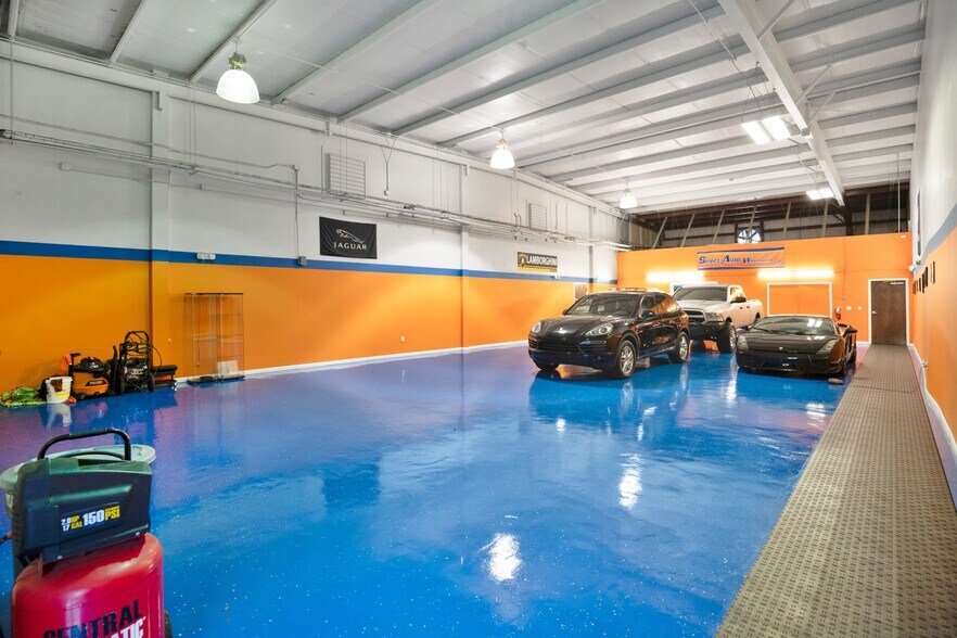 More Photos Of 2350 Us-17-92, Longwood Showroom For Sale