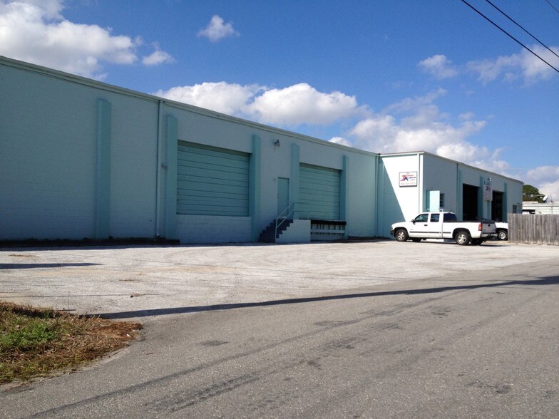 More Photos Of 1638-1644 S Segrave St, South Daytona Truck Terminal For Sale
