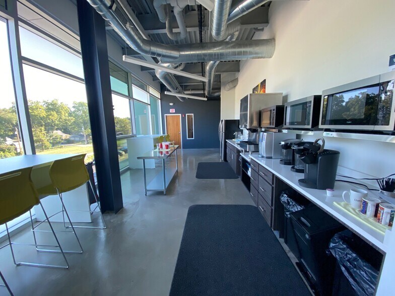 More Photos Of 10820 Shawnee Mission Pky, Shawnee Office For Sale