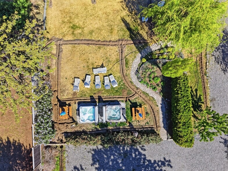More Photos Of 7001 Savona Access Rd, Thompson-Nicola Hotel For Sale